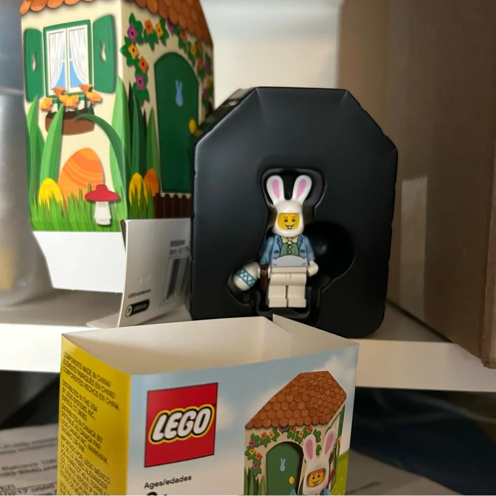 New Retired LEGO Easter Bunny Hut Lego